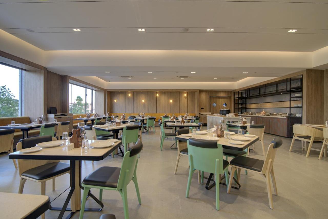 7 Apple Hotel Pratap Nagar, Jaipur Bagian luar foto