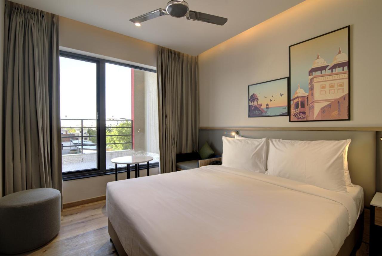 7 Apple Hotel Pratap Nagar, Jaipur Bagian luar foto